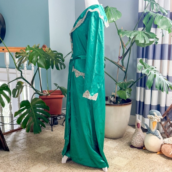 Vintage Victoria’s Secret Green Lace-Trimmed Women's Robe - Picture 4 of 9